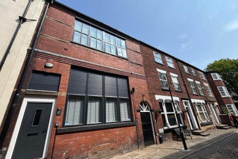 6 Bedroom Terraced in BL1 1EB