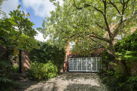 10 bed, 10 bath Detached in London - Photo 35