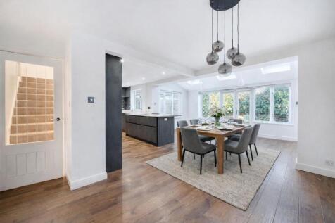 12 Old Oak Drive- Furnished Kitchen.jpeg