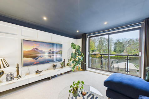 CAM01984G0-PR0529-STILL010