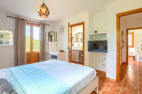 Bedroom 3 with en su