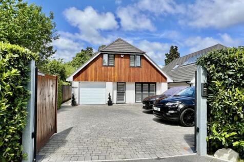 4 Bedroom Detached Chalet for Sale