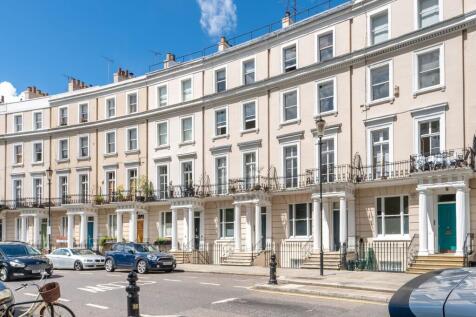 ZERO DEPOSIT AVAILABLE. LONG LET. Recently refurbished throughout with neutral décor and boasting access to beautiful communal gardens, this charming, light and spacious two bedroom flat is located on