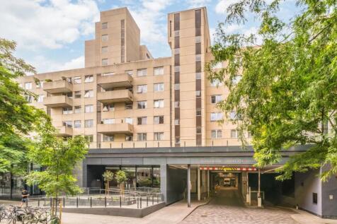 Well presented one bedroom apartment features wooden flooring throughout, open plan living/dining space with separate modernised kitchen. HEATING and HOT WATER INCLUDED.