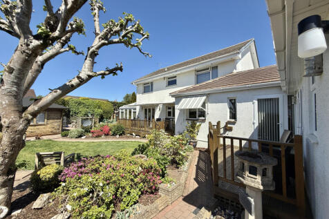 5 bedroom Detached for sale