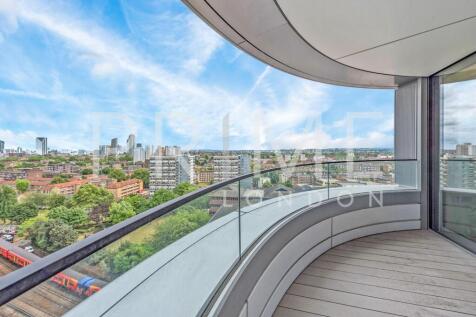 A luxury high floor one bedroom apartment, with luxurious furnishings and excellent finishes, is available for lease exclusively through Prime London in The Corniche, 24 Albert Embankment. The develop