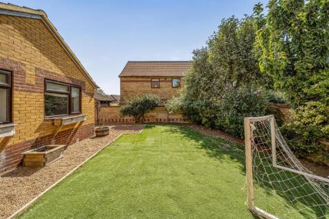 1 Larch Close