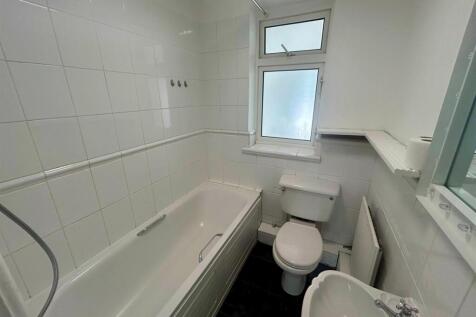 bathroom 2.jpg