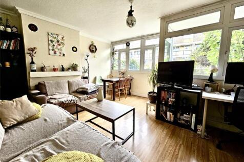 Homefinders are pleased to offer this spacious three-bedroom ground floor maisonette situated in the heart of Hackney, E9. Offering generous accommodation throughout, the property features a comfortab