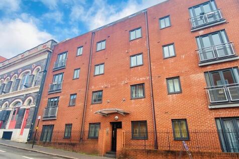 ** AVAILABLE NOW** VIEWING HIGHLY RECOMMENDED ** Stunning two DOUBLE bedroom, 2 bathroom apartment located in sought after Q apartments in the Jewellery Quarter. This spacious property benefits from h