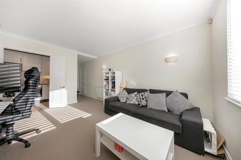 The flat has been recently redecorated and the development has also been recently updated, inside & out furthermore including the Gym and Pool amenities. A very well presented one bedroom flat located