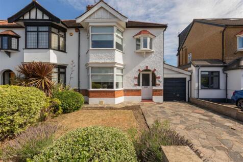 Bressey Grove, E18