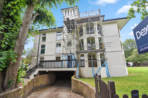 Flat 13, Caradon Court, 1A Ellesmere Road, Twickenham, TW1 2DN