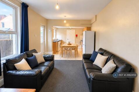 6 Bedroom Semi-Detached in BS7 9HR