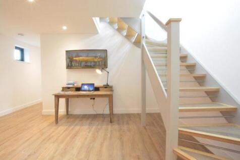 Hall-desk-700x466.jpg