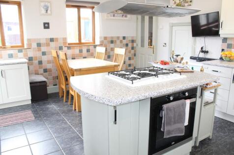 Fitted Kitchen Picture 2