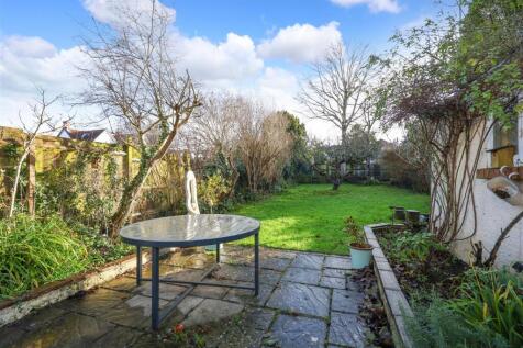10 Oakwood Road 1.JPG