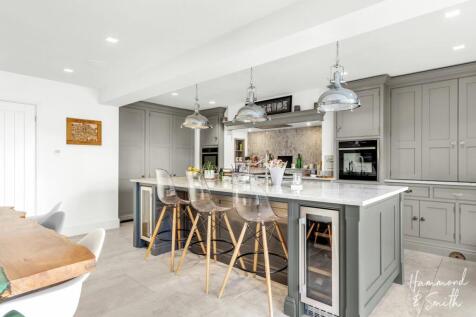 Kitchen/ Dining Room