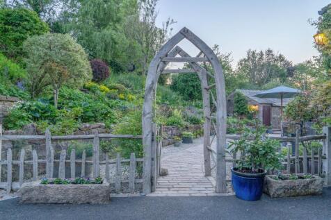 Stunning Garden Entrance