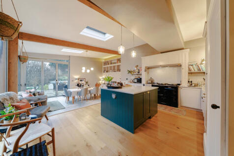 5 bed, 3 bath Detached in Birmingham - Photo 11