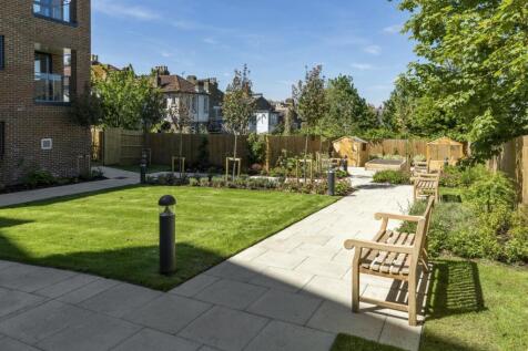 NO HIDDEN CHARGES - OVER 60's - ROOFTOP TERRACE with panoramic city skyline VIEWS. Facilities inc; GUEST SUITE, GARDENS, POTTING SHED, FRIENDLY House Manager.