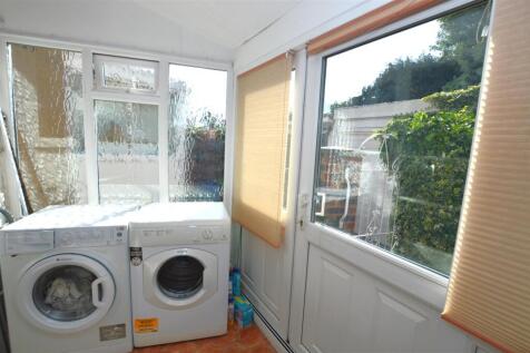 12 Alton Gardens utility room.JPG