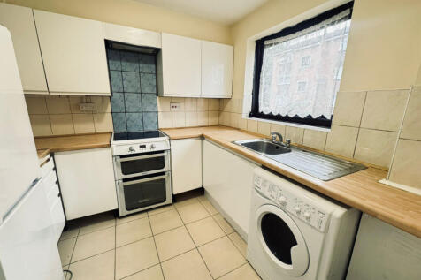 2 bed flat to rent Gurney Close, Barking IG11