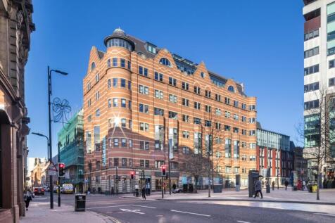 Office to rent in leeds