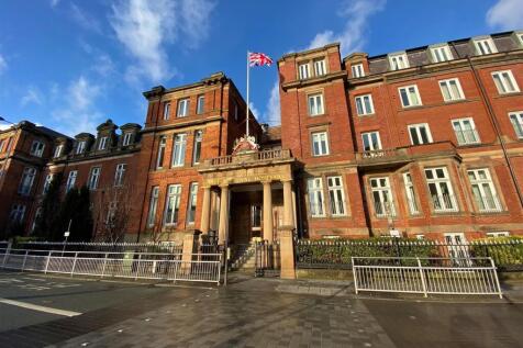 Available Mid September. This first floor duplex apartment in the popular 'Royal Building' in Salford. This two double bedroom apartment is presented to a very high standard and retains many of its or