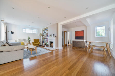 Sitting / Dining Room