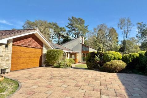 4 bedroom link-detached bungalow