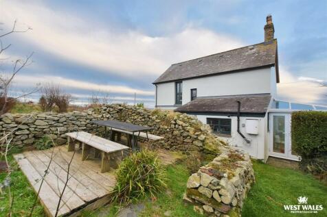 Rear Garden & Seating Area