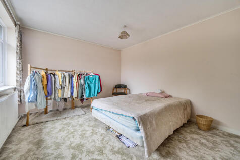 1364159-4-68ee3a8...