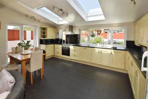 Kitchen/B'Fast Room