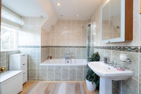 Ensuite to master bedroom