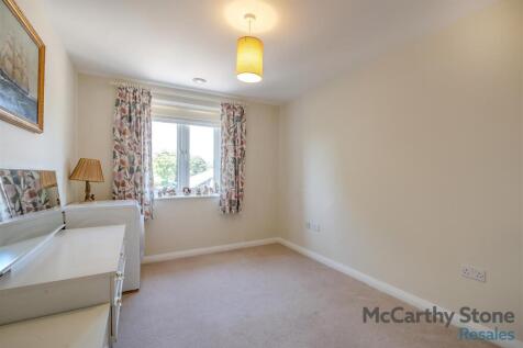 8698823-interior10.jpg