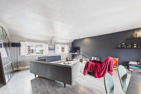 lounge 1.jpg