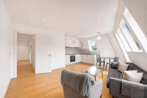 Spacious, fully furnished 1-bed apartment on Finchley Road with open-plan living, fitted kitchen, ample storage, lift access, near Golders Hill Park & Hampstead Heath.