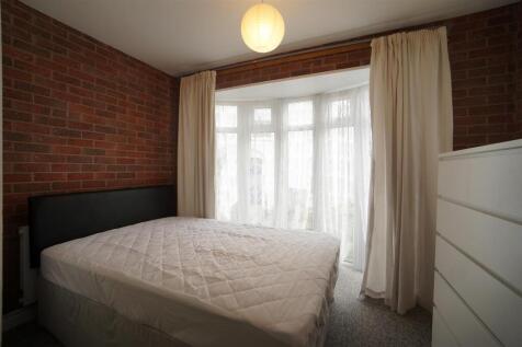 5 Bedroom House in LL57 2SH