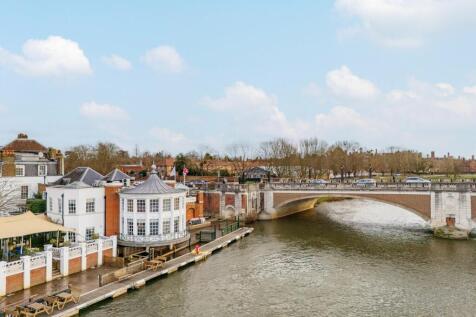 Close to River Thames