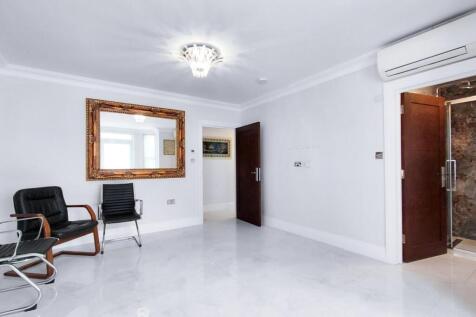 Recently fully renovated 2 bedroom flat.a spacious reception with ari-conditoning, two bedrooms with two on-suite shower rooms, a separate shower room, separate kithcen and a private patio. All floor
