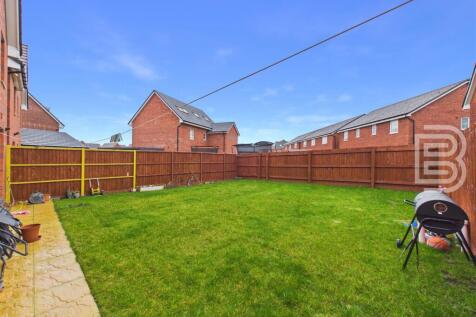 Rear Garden (2).jpg