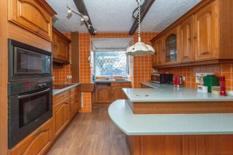 KITCHEN AND LOUNGE