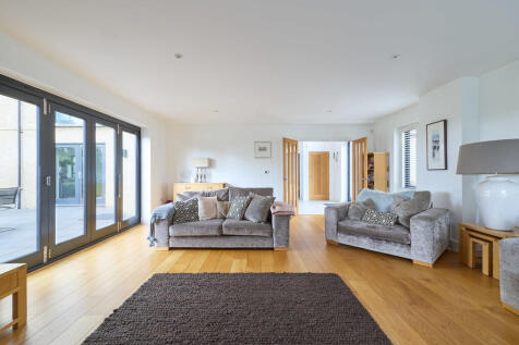 7 Hill Farm View ...