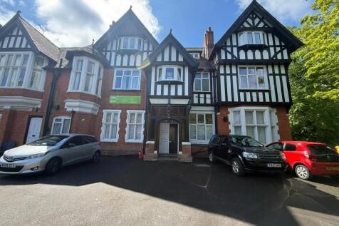 .TWO BEDROOM FLAT TO RENT ** OFF STREET PARKING ** FEW MINUTES FROM MOSELEY VILLAGE ** CALL NOW TO VIEW