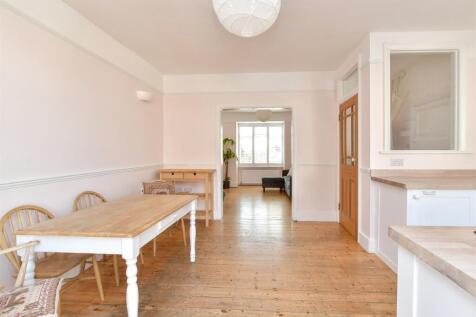 Kitchen/ Dining Area