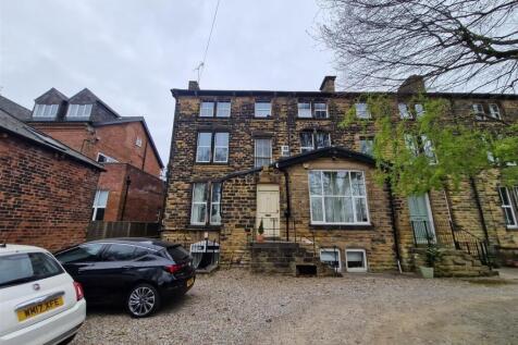 *** CENTRAL CHAPEL ALLERTON *** Stoneacre Properties are delighted to be able to offer 'To Let' a spacious top floor, one bedroom apartment located in the very sought after location of Chapel Allerton