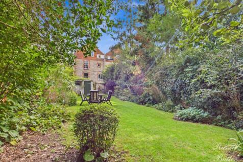 CAM01995G0-PR0368-STILL034