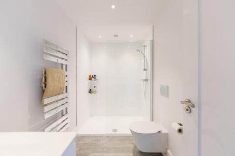 6 bed, 5 bath Detached in Bristol - Photo 33