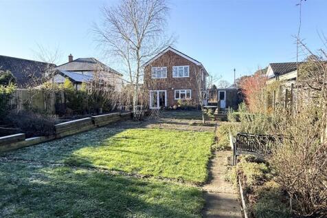 11. 77 lake road rear sunny 2 New.jpg